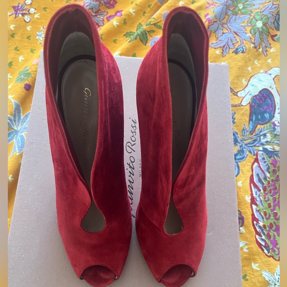 Gianvito rossi suede pumps